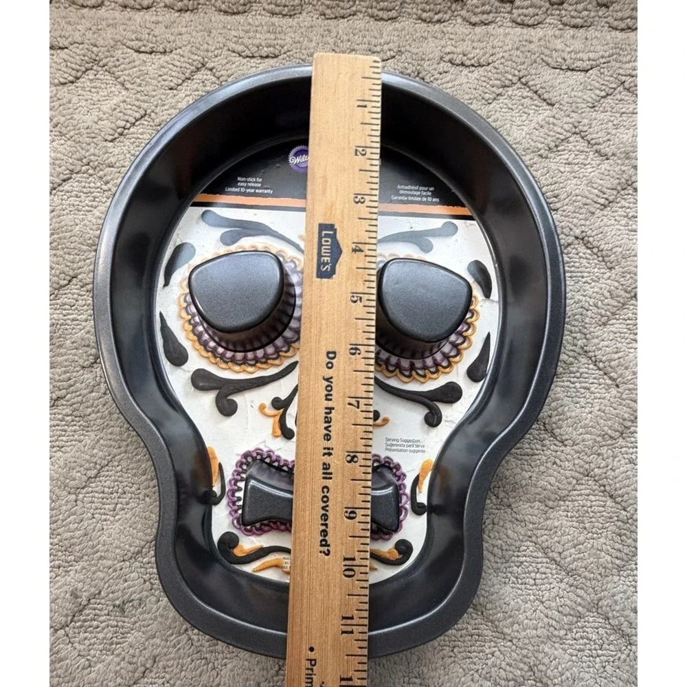 Wilton Skull Day of the Dead Skeleton Cake Non-Stick Pan Mold Halloween *NEW*